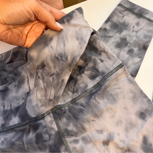 Lululemon Tie Dye leggings - Picture 5 of 7
